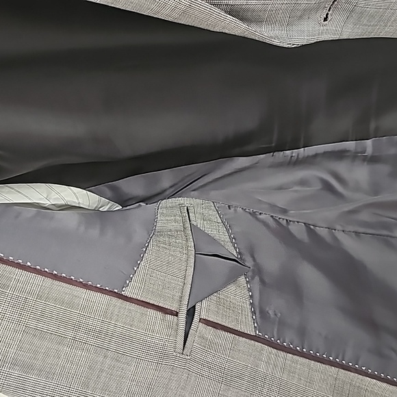 Express Men's Suit - Picture 13 of 16